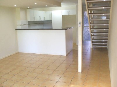 LOCATED IN CENTRAL NERANG, MAIN STREET AREA Picture LOCATED IN CENTRAL NERANG, MAIN STREET AREA Picture