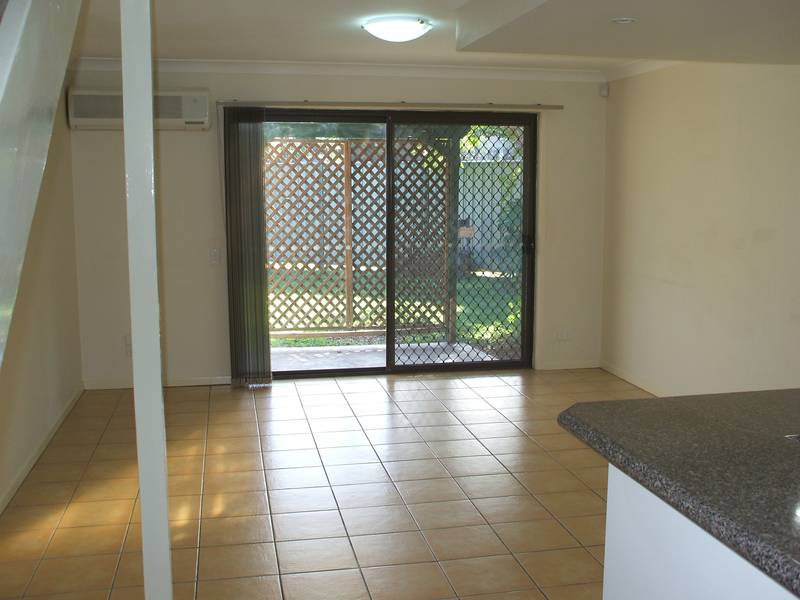 LOCATED IN CENTRAL NERANG, MAIN STREET AREA Picture 3