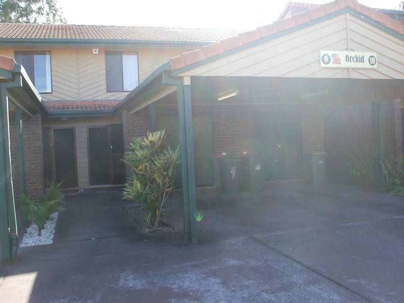 LOCATED IN CENTRAL NERANG, MAIN STREET AREA Picture 2