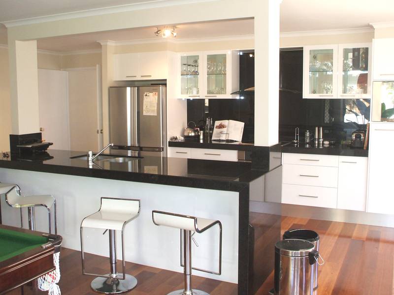 PERFECT EXECUTIVE FAMILY HOME IN IDEAL LOCATION_AVAILABLE 19th DECEMBER Picture 3