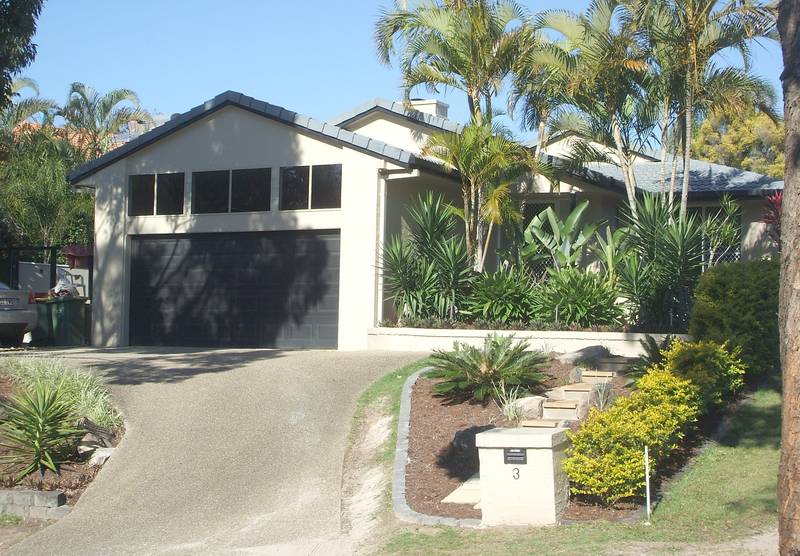 PERFECT EXECUTIVE FAMILY HOME IN IDEAL LOCATION_AVAILABLE 19th DECEMBER Picture 1