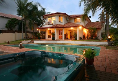 IMMACULATE CONTEMPORARY STYLE WATERFRONT HOME Picture