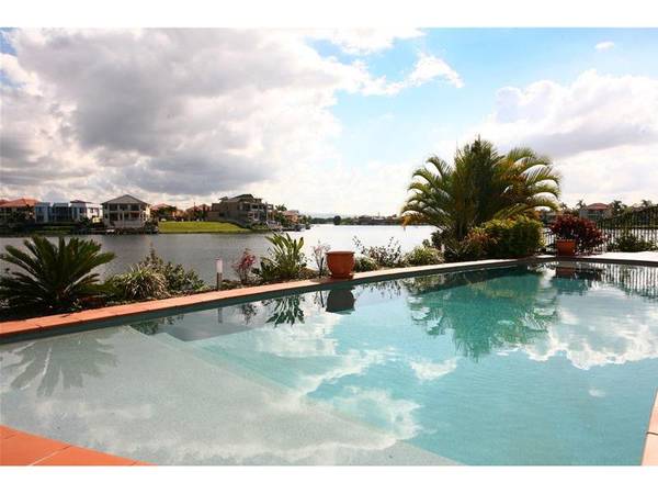 Ultra Modern- Architecturally Designed Mansion Picture 2