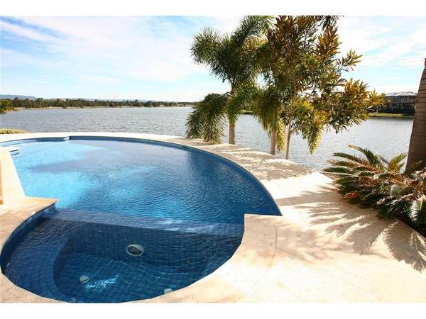 POINT POSITION
ISLE OF ISTANA
CLEAR ISLAND WATERS Picture 3