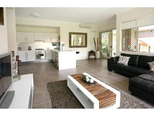 Waterfront
Flawless Presentation.Modern Executive residence. Picture