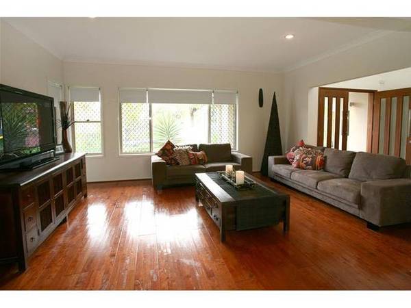 Waterfront
Flawless Presentation.Modern Executive residence. Picture