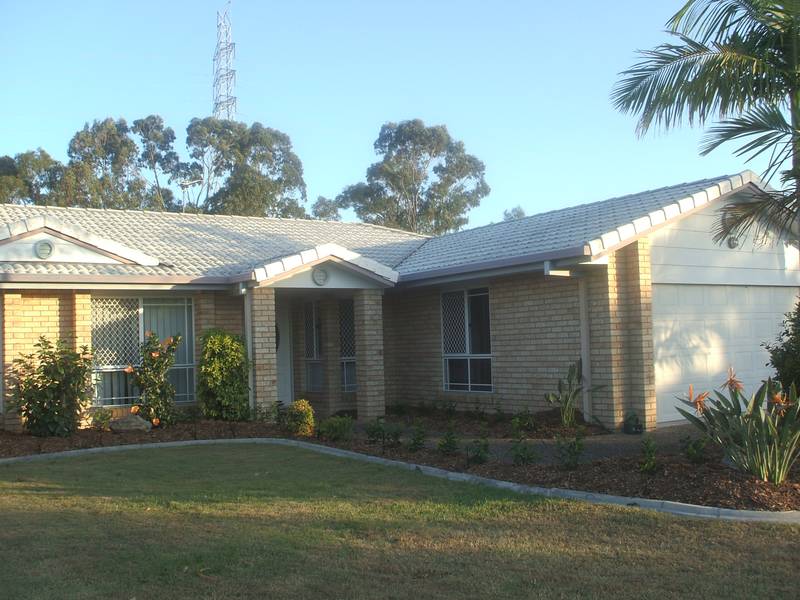 Best Value 4 Bedroom Home in Clear Island Waters Picture 1