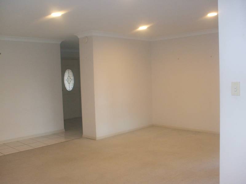 Best Value 4 Bedroom Home in Clear Island Waters Picture 3