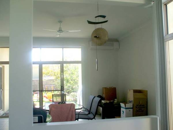 CLOSE TO BOND UNI Picture CLOSE TO BOND UNI Picture