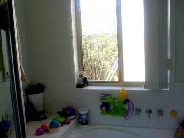 CLOSE TO BOND UNI Picture CLOSE TO BOND UNI Picture