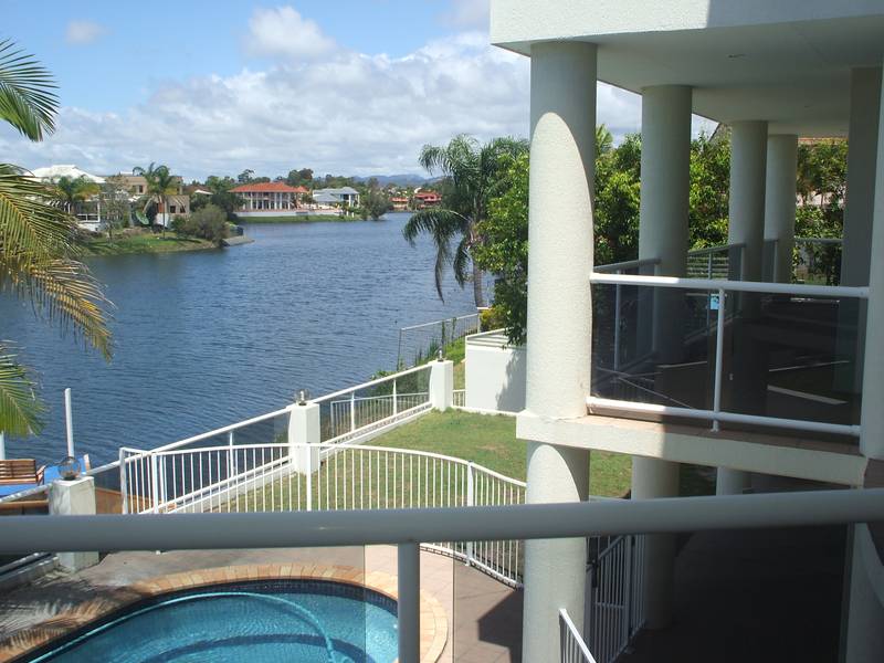 PALATIAL GRAND WATERFRONT HOME ON ROBINA ISLAND Picture