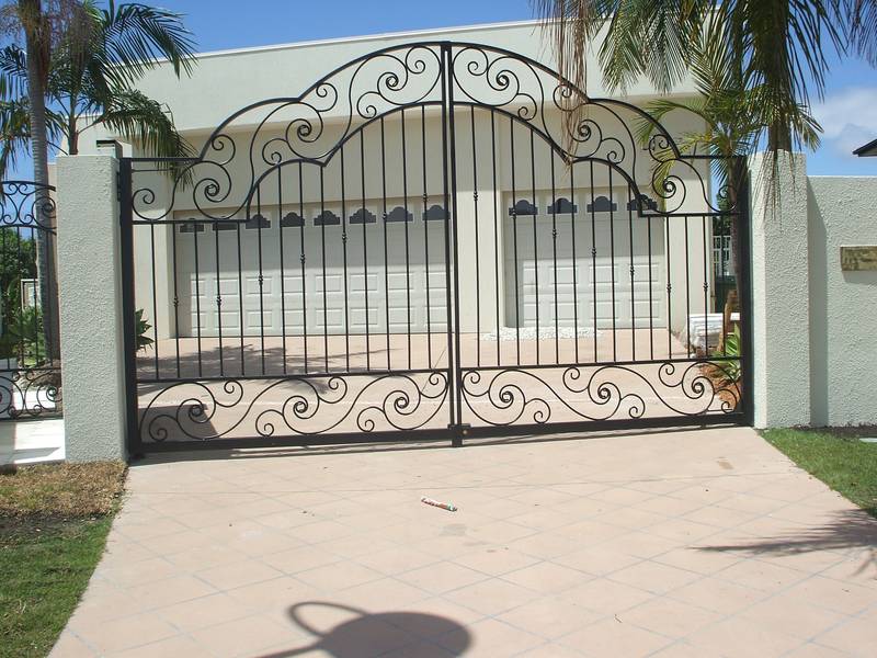 PALATIAL GRAND WATERFRONT HOME ON ROBINA ISLAND Picture