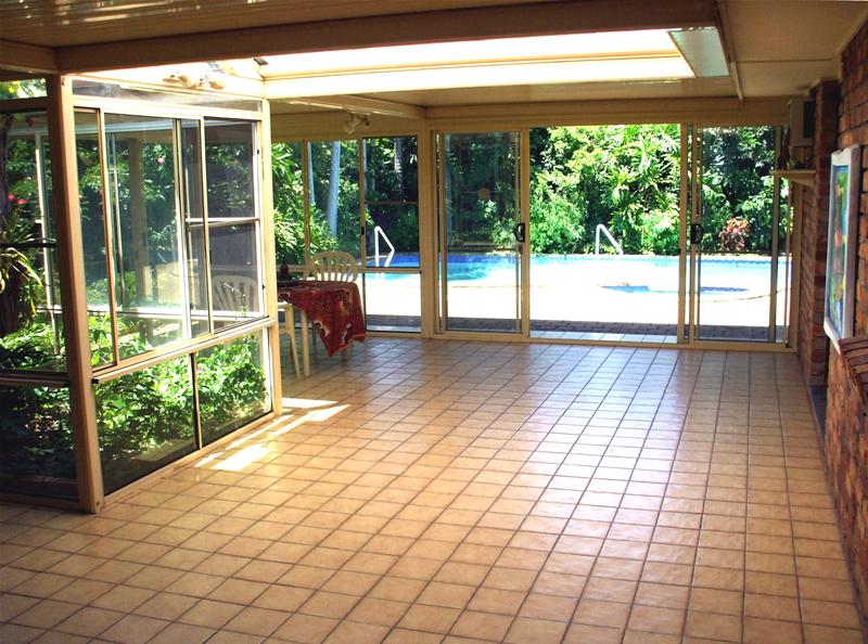 RENOVATOR - BARGAIN Picture 2