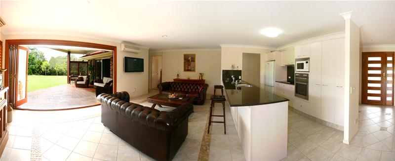 TRENDY FAMILY HOME
PRICED RIGHT! Picture 2