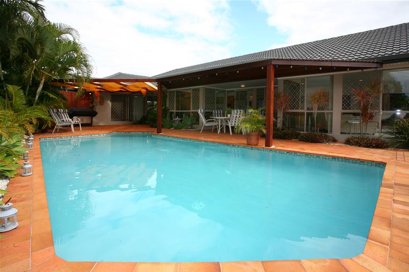 WATERFRONT HOME - NATURE AT ITS BEST! Picture 3