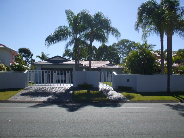 PRIME, NORTH FACING POSITION! STUNNING VIEWS! Picture 3