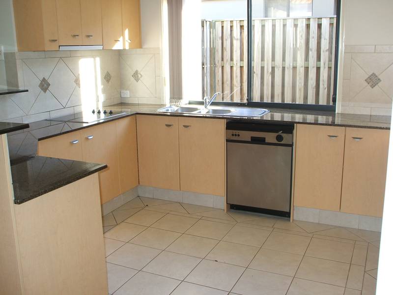 MODERN FAMILY HOME, FANTASTIC LOCATION Picture 3