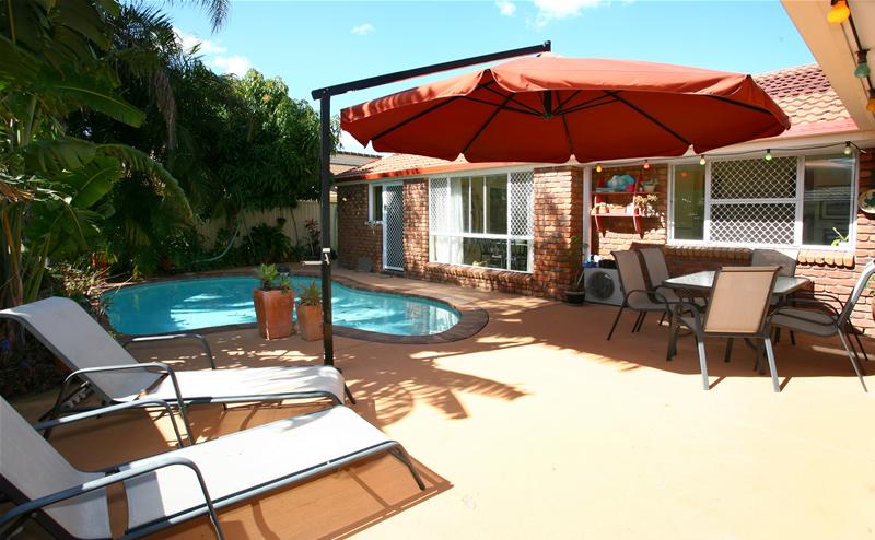 SUNNY, PRIVATE FAMILY RENOVATOR Picture 1