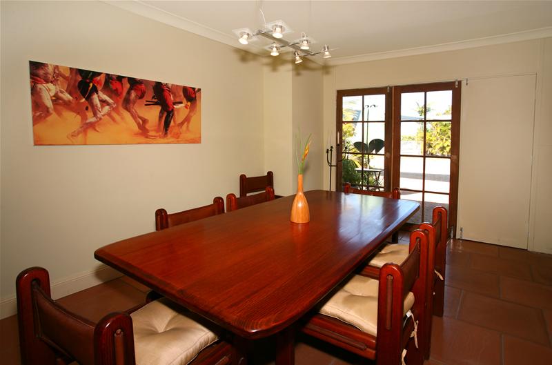 SUNNY, PRIVATE FAMILY RENOVATOR Picture 3