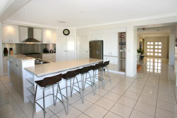 FANTASTIC FAMILY ABODE
WALK TO ROBINA TOWN CENTRE Picture 2