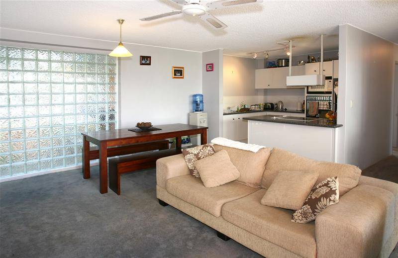 QUIET BOUTIQUE BLOCK OPPOSITE MAIN RIVER Picture 3