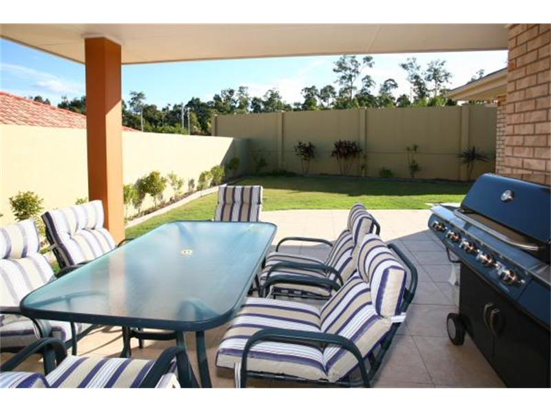 IS THIS WHAT YOUVE BEEN WAITING FOR? OWNER MOVING OVERSEAS! Picture 3