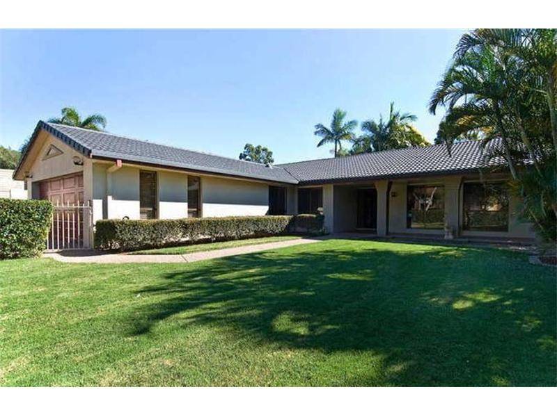 Big 4 bedroom home and one that TICKS all the boxes Picture 1