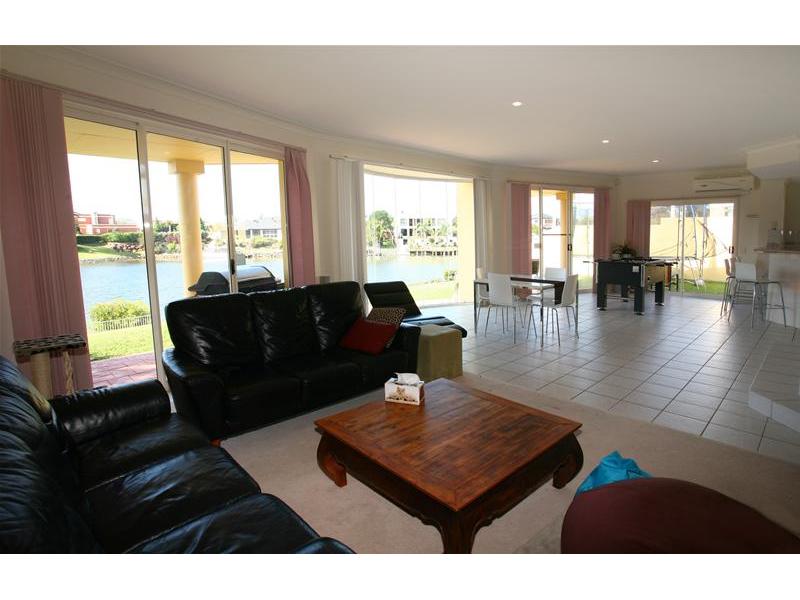 NORTH EAST WATERFRONT RENOVATOR
MUST SELL! Picture 2