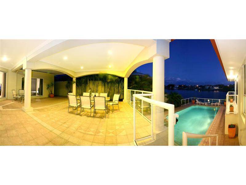 WHAT A BEAUTY! PRIME HOME & LOCATION! Picture 3