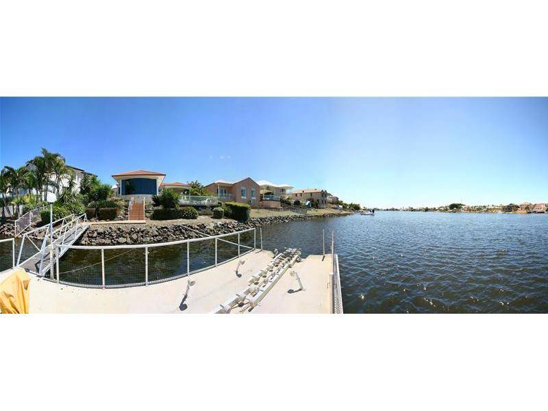 WHAT A BEAUTY! PRIME HOME & LOCATION! Picture 1