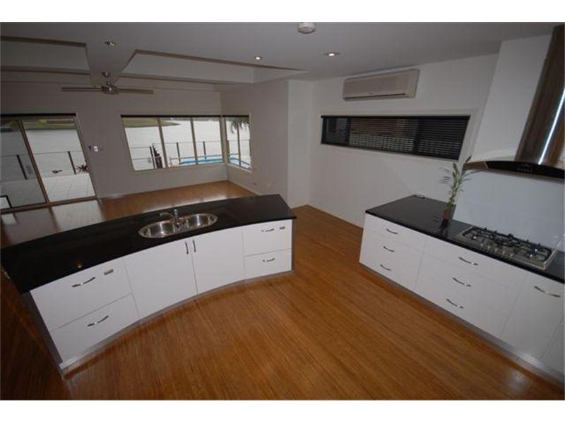 North-West, Wide Waterfront
Modern Architectural Design Picture 2