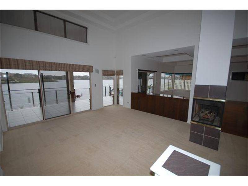 North-West, Wide Waterfront
Modern Architectural Design Picture 3