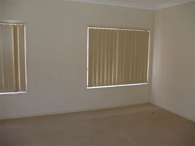 THE WOW FACTOR!! Modern Good Size Home Picture 2