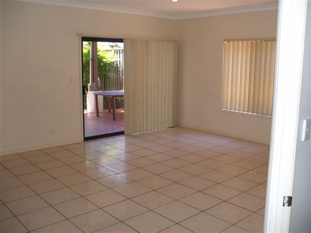 THE WOW FACTOR!! Modern Good Size Home Picture 3