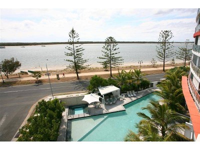 LUXURIOUS LIVING WITH PANORAMIC WATER VIEWS Picture LUXURIOUS LIVING WITH PANORAMIC WATER VIEWS Picture