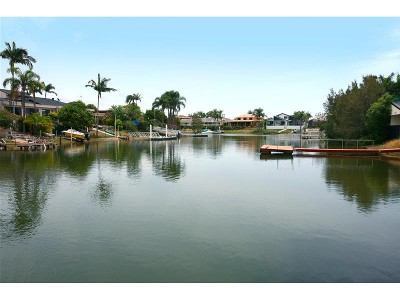 STYLISH BOATIES HAVEN with DUAL LIVING Picture