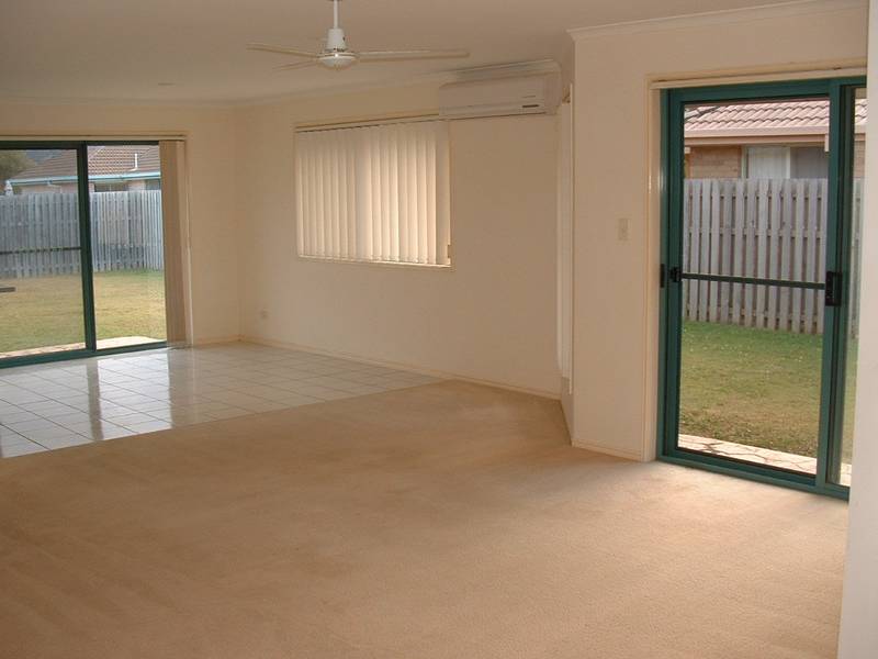 GREAT FAMILY HOME WITH AIR CON ..... outside pet considered Picture 3