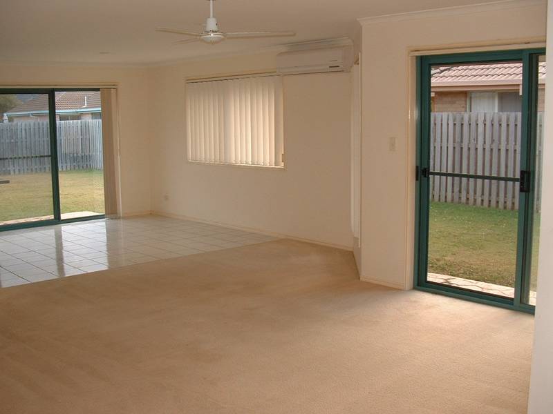 GREAT FAMILY HOME WITH AIR CON ..... outside pet considered Picture 3