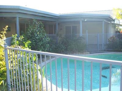 4 BEDROOM HOUSE WITH POOL AND NUMEROUS LIVING AREAS Picture 4 BEDROOM HOUSE WITH POOL AND NUMEROUS LIVING AREAS Picture