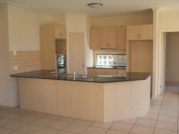 MODERN & STYLISH IN POPULAR DRESS CIRCLE AREA Picture 3