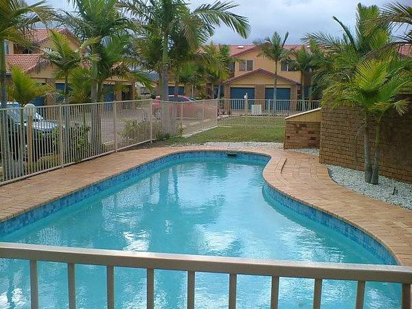 WATERFRONT TOWNHOUSE Picture 2