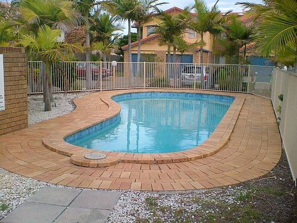 WATERFRONT TOWNHOUSE Picture 3