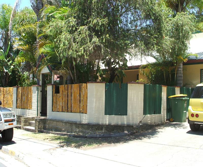 PET FRIENDLY HOUSE WITH 4 BEDROOMS PLUS STUDY Picture 2