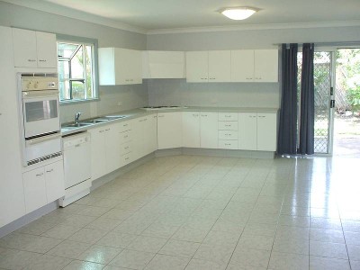 PET FRIENDLY HOUSE WITH 4 BEDROOMS PLUS STUDY Picture