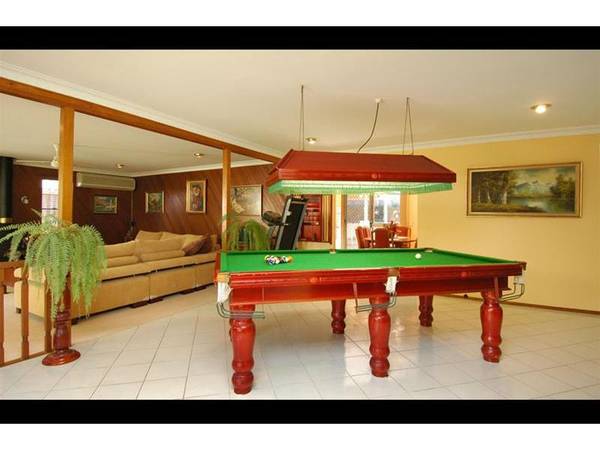 Quiet Cul-de Sac Family Home - Price Dropped Picture 2