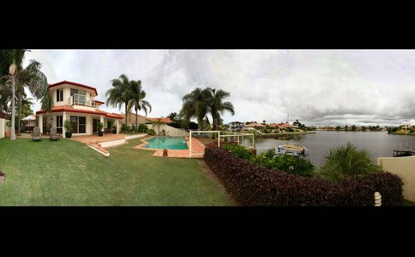 IMMACULATE CONTEMPORARY WATERFRONT HOME Picture 2