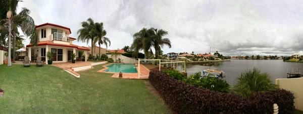 IMMACULATE CONTEMPORARY WATERFRONT HOME Picture 1