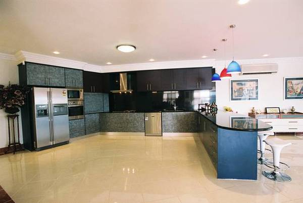 PRESTIGIOUS FAMILY RESIDENCE Picture 2