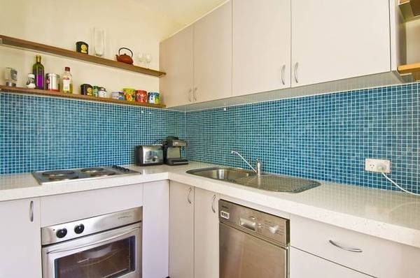 Chic Renovated Apartment in Outstanding Setting Picture 2