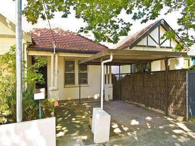 Superbly Positioned Semi - Great Potential Picture